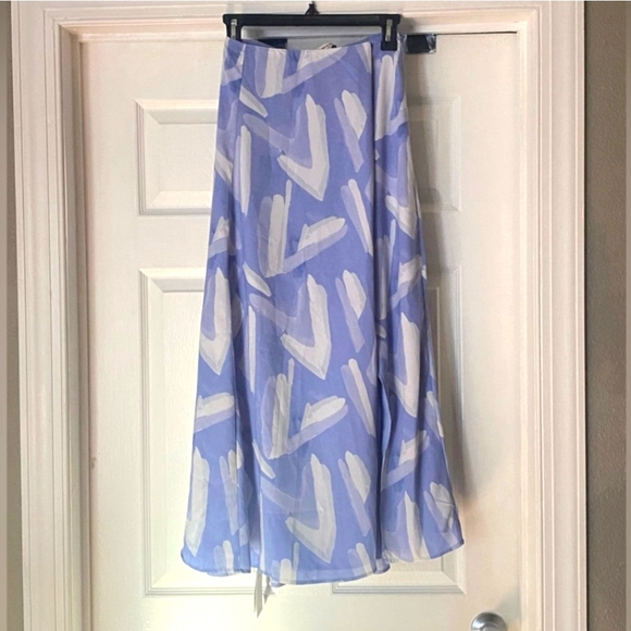 Abercrombie & Fitch Dresses & Skirts - NWT Abercrombie & Fitch Printed High Split Midi/Maxi skirt